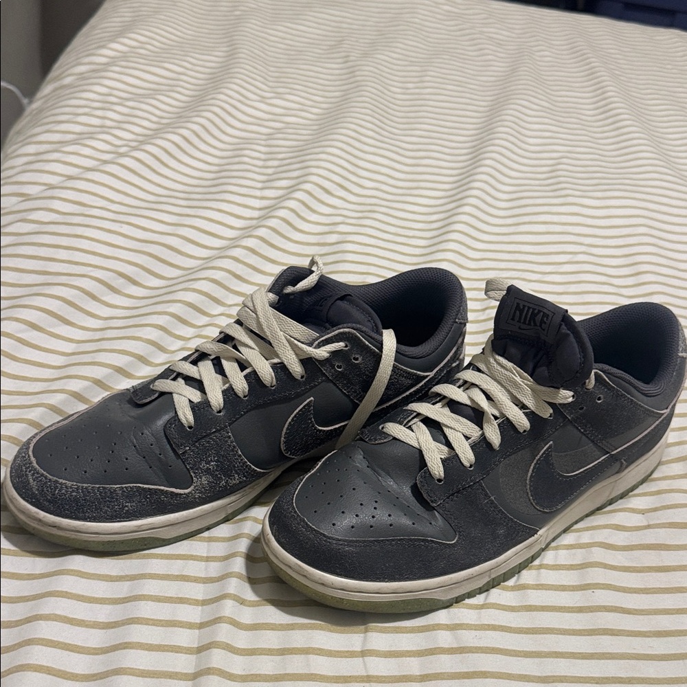 Nike Men's Black and White Sneakers